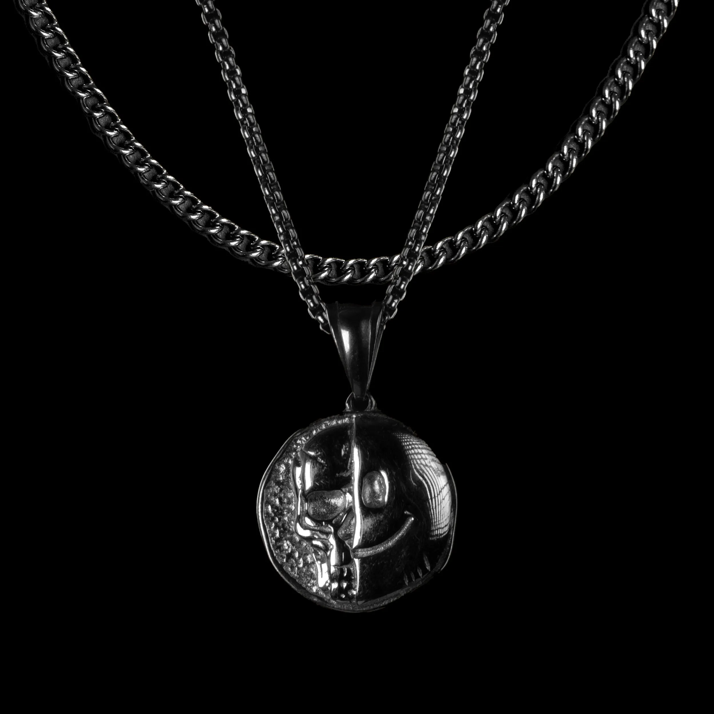 Death Smile: 'Memento Mori' Coin Pendant ( Silver / Black )